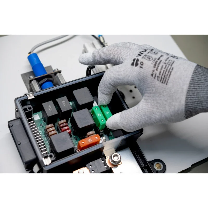 PIRŠTNĖS SU ELEKTROSTATINĖS IŠKROVOS APSAUGA TOUCH ESD
