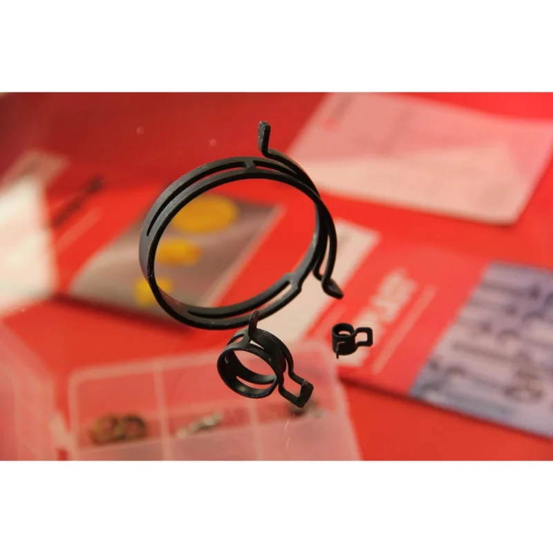 DIN 3021 SPYRUOKLINĖ AUŠINIMO SISTEMOS ŽARNOS APKABA A 51CRV4